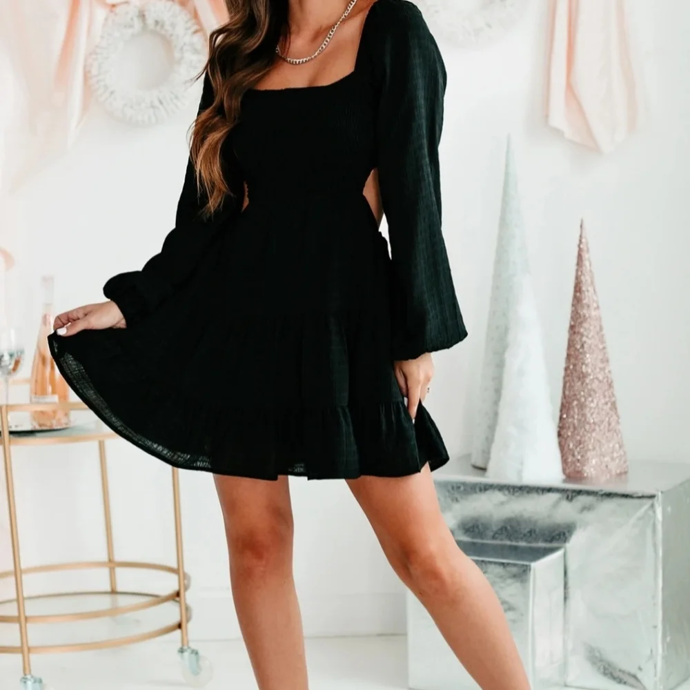 NWT cute long sleeve cut out dress - Picture 1 of 4